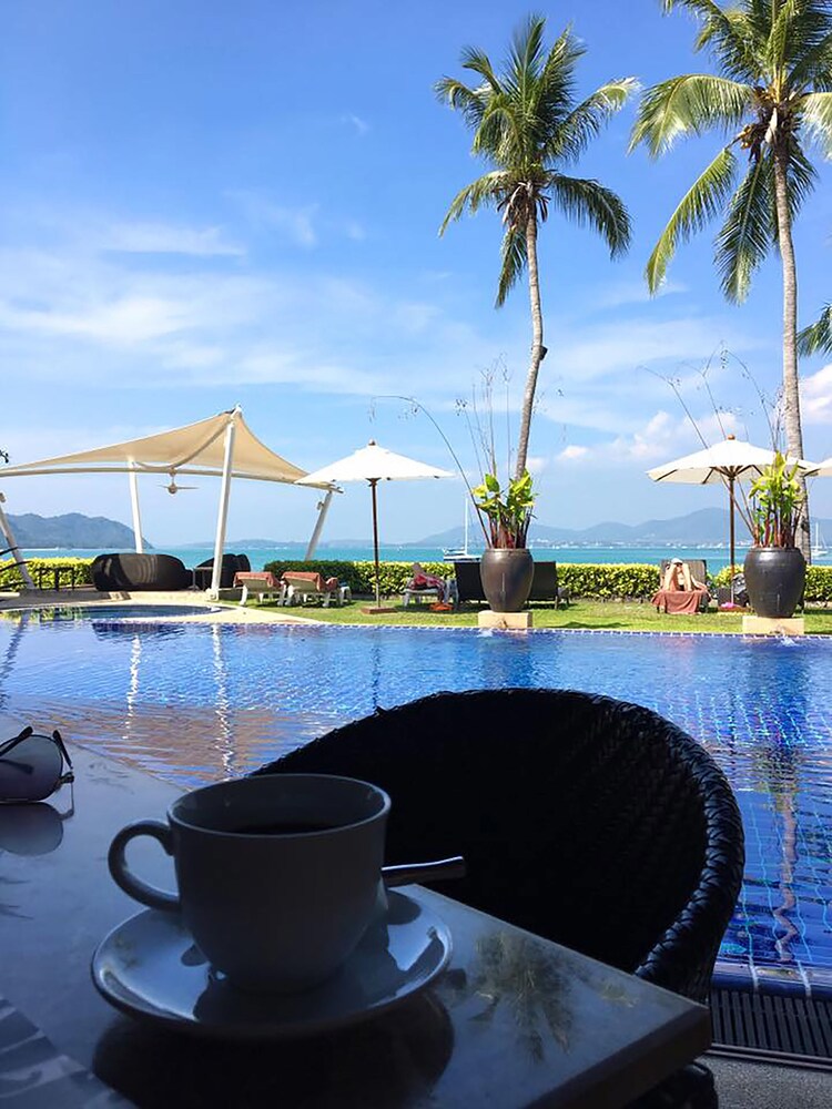 Poolside Bar