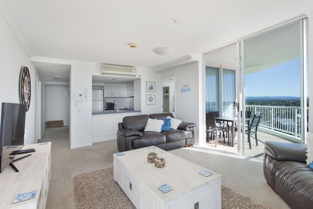 Deluxe Apartment, 3 Bedrooms - Living Area