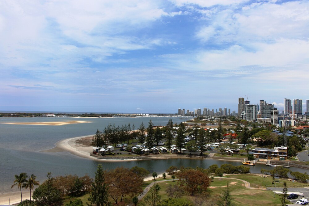 Deluxe Two Bedroom Apartment With Two Bathrooms - Balcony