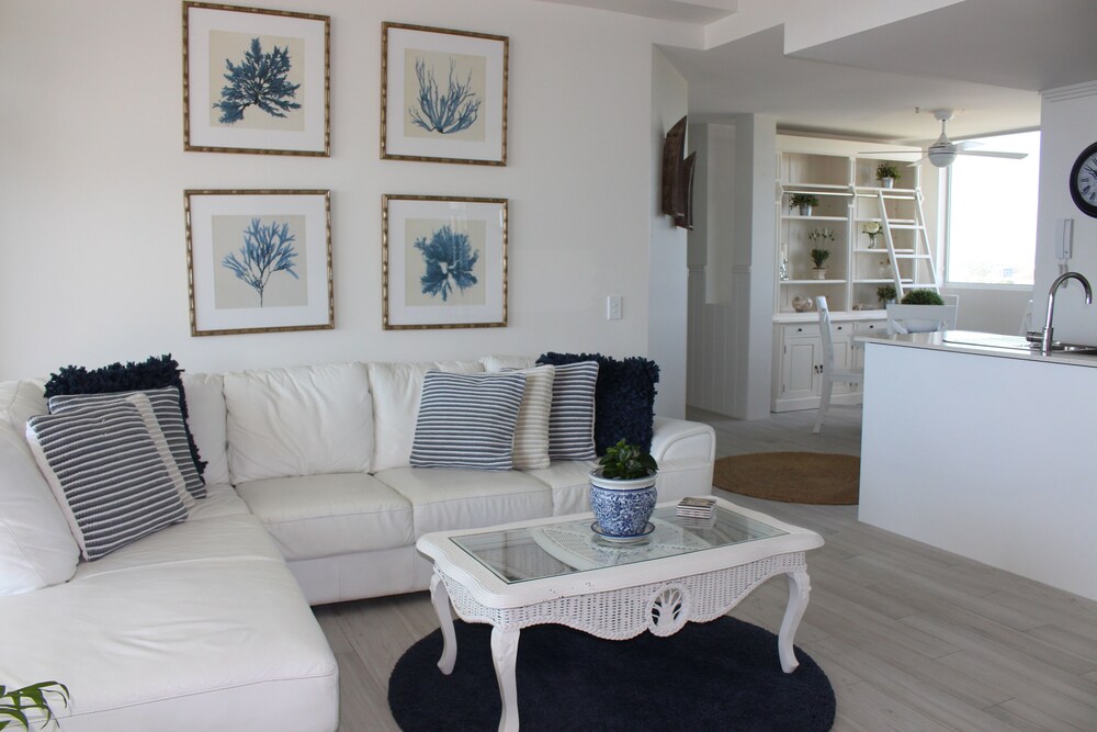 Executive Apartment, 1 Bedroom, Bay View - Living Area