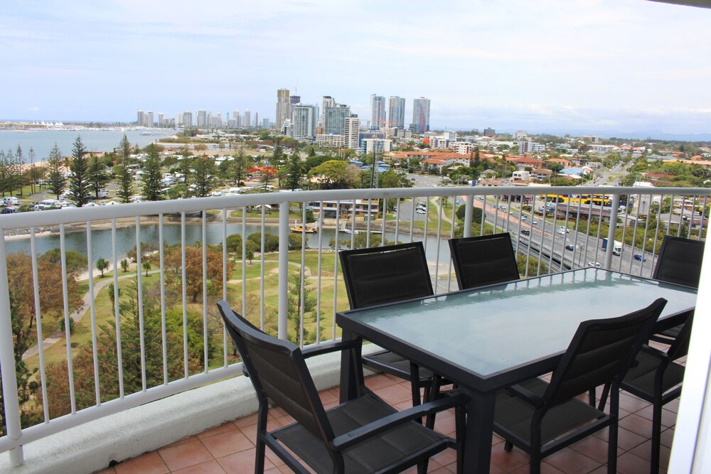 Deluxe Two Bedroom Apartment With Two Bathrooms - View from Room