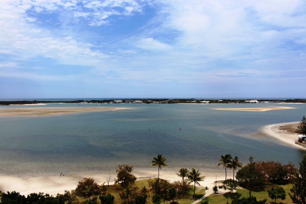 Deluxe Two Bedroom Apartment With Two Bathrooms - Balcony