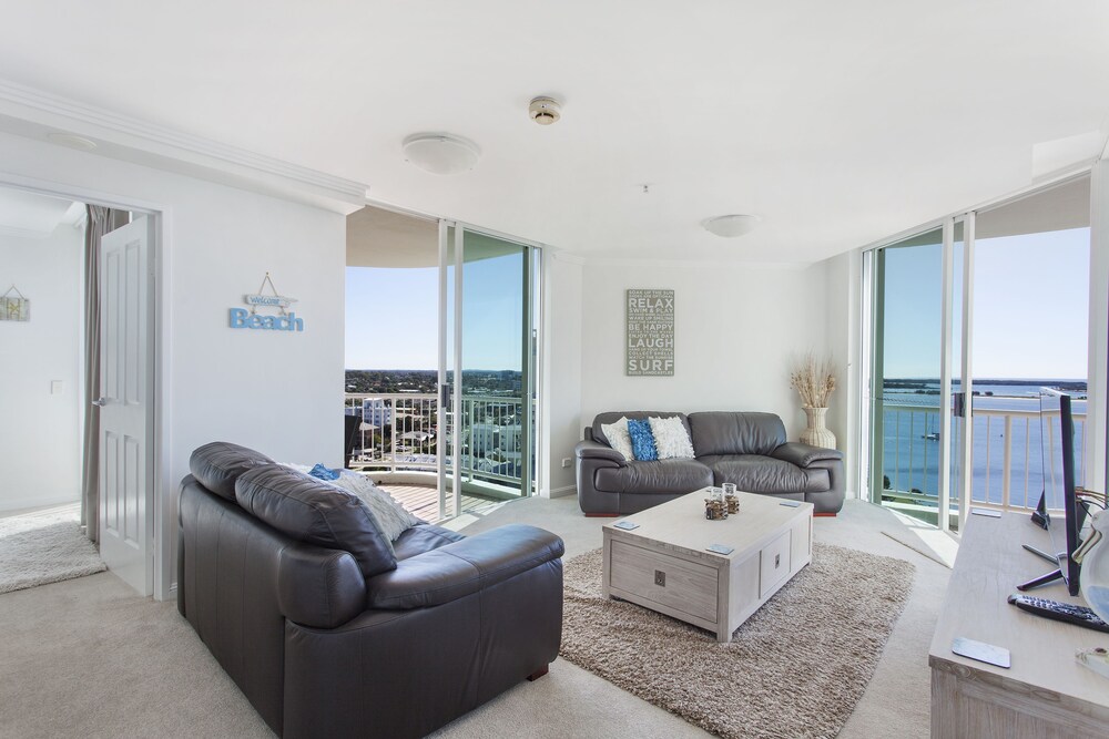 Deluxe Apartment, 3 Bedrooms - Living Area