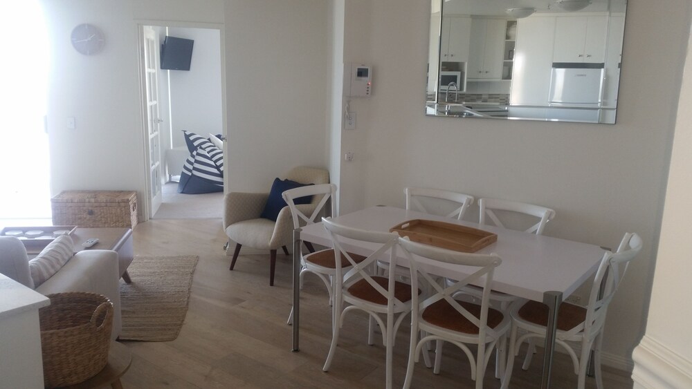 Superior Apartment, 3 Bedrooms, Accessible - In-Room Dining