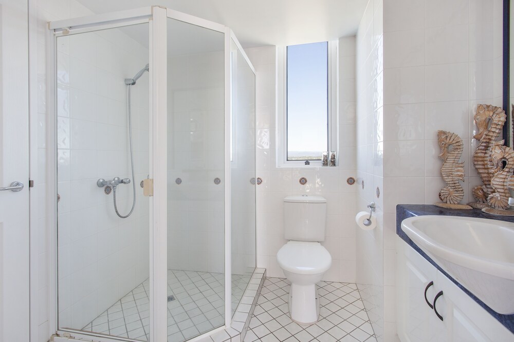 Deluxe Apartment, 3 Bedrooms - Bathroom