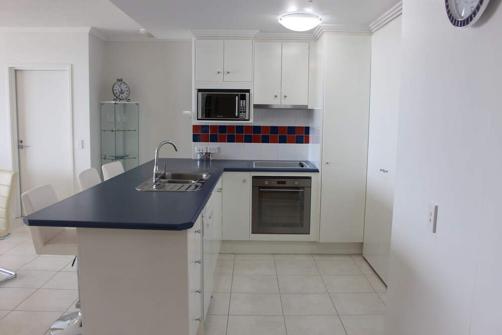 Deluxe Two Bedroom Apartment With Two Bathrooms - Private Kitchenette