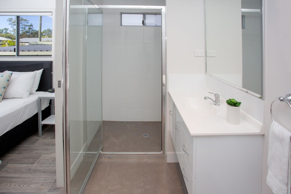 3 Bedroom Retreat - Bathroom