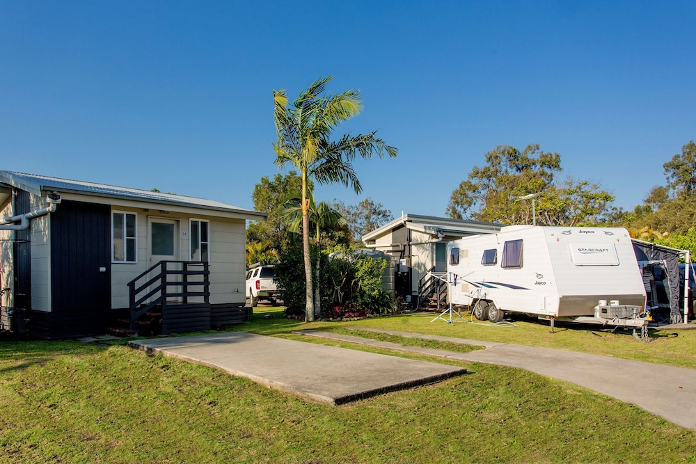 Powered Standard Ensuite Camping Site - No bedding provided, bring your own Tent, Caravan etc - Bathroom Amenities