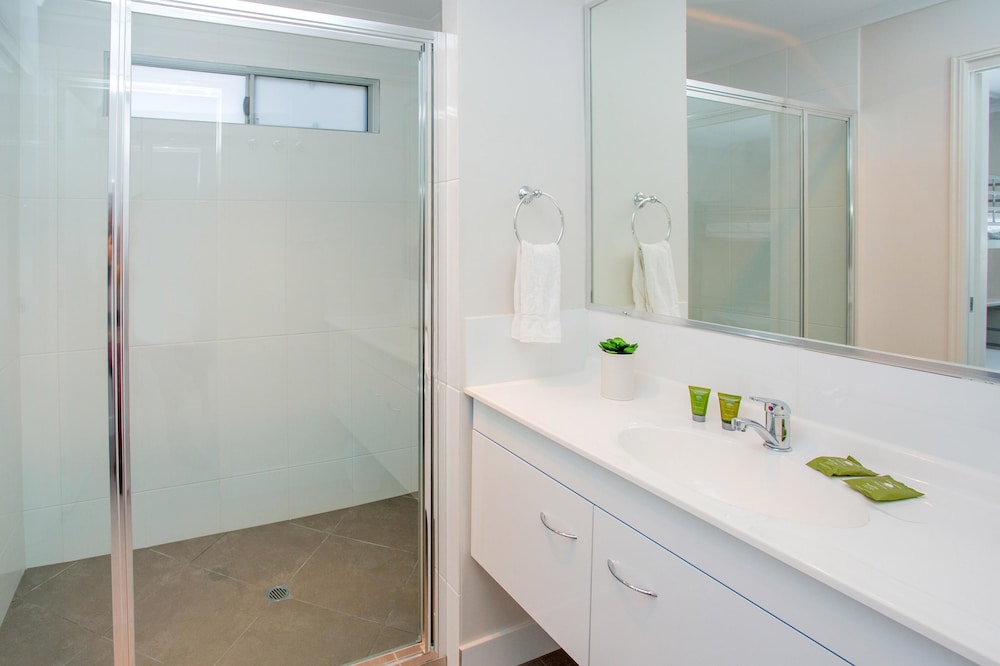 3 Bedroom Retreat - Bathroom