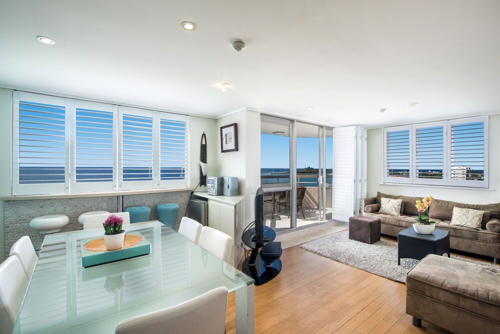 Panoramic Apartment, 3 Bedrooms, Ocean View - Living Room