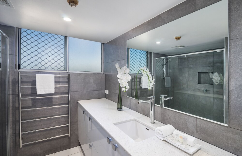 Three Bedroom Garden View - Bathroom