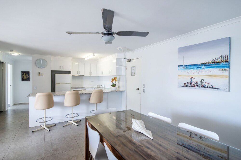 One Bedroom Garden View - In-Room Dining