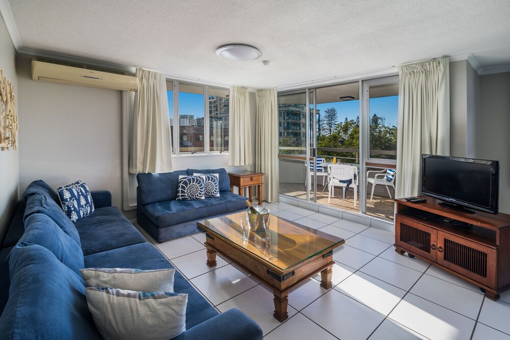 Three Bedroom Garden View - Living Room