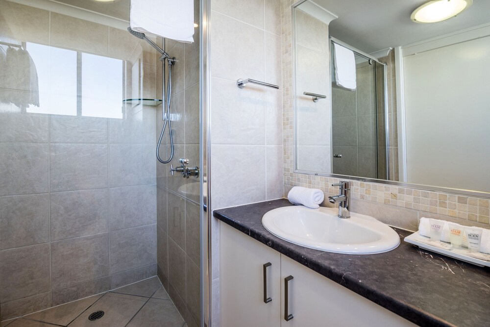 Three Bedroom Ocean View - Bathroom