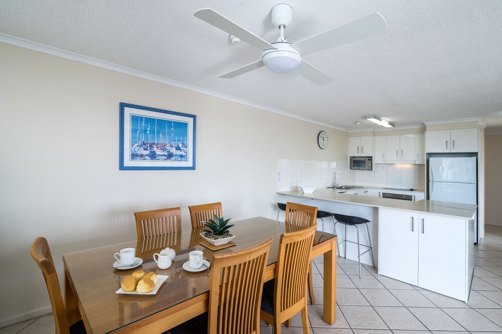 Three Bedroom Ocean View - In-Room Dining