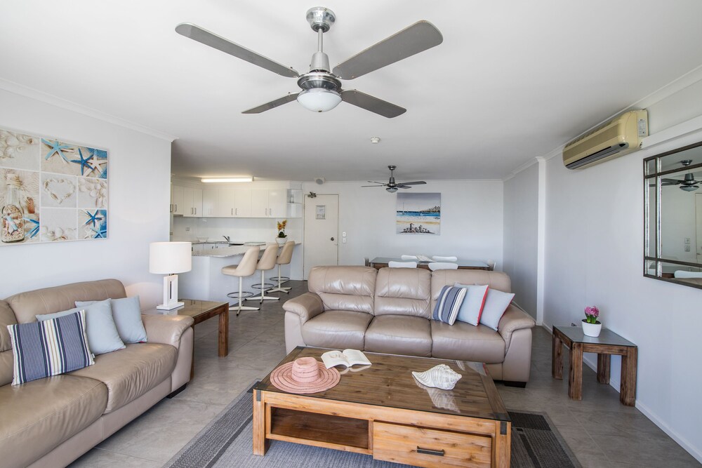 One Bedroom Garden View - Living Area