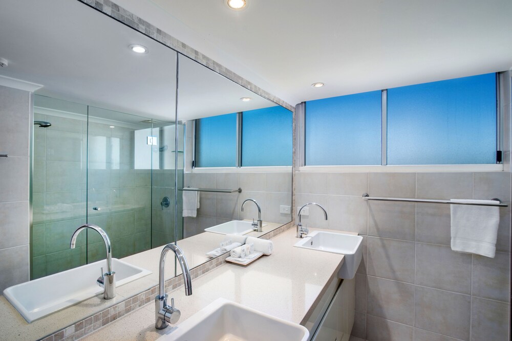 Panoramic Apartment, 3 Bedrooms, Ocean View - Bathroom