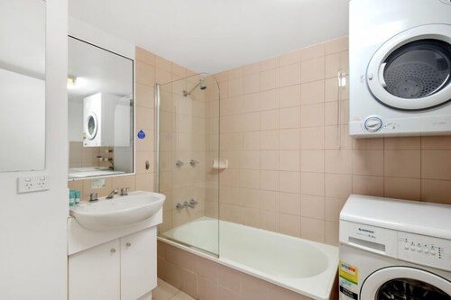 Apartment, 2 Bedrooms, Ocean View - Bathroom
