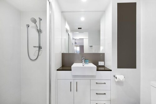 2 Bedroom Deluxe Unit - Bathroom