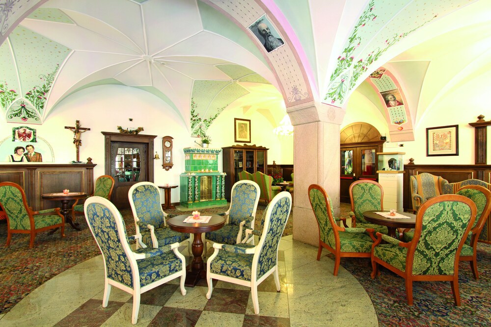 Hotel Lounge