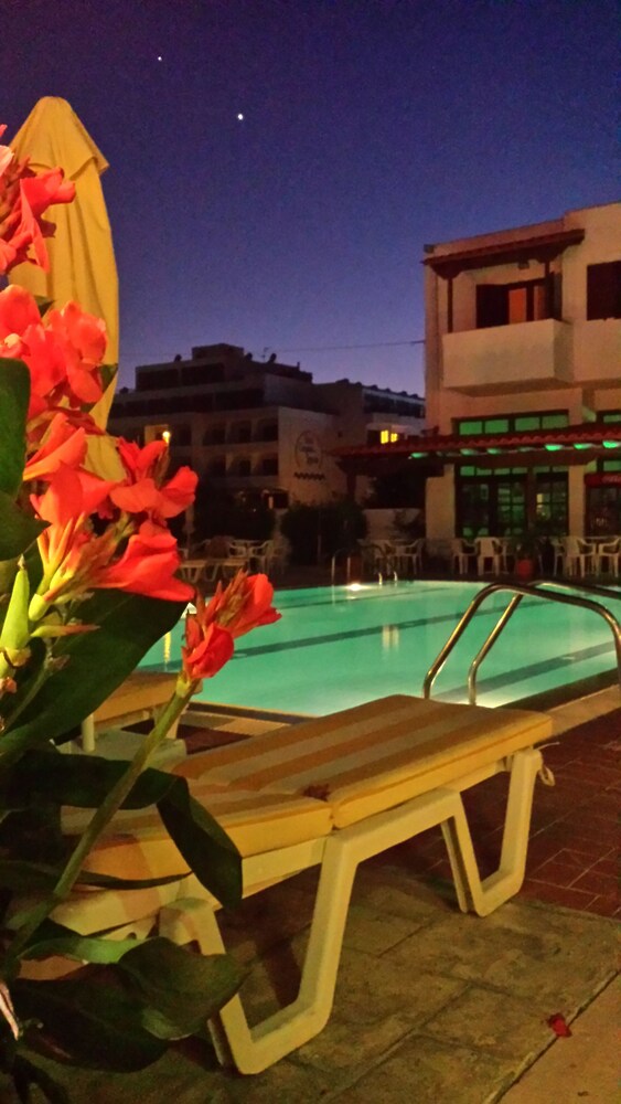 Poolside Bar
