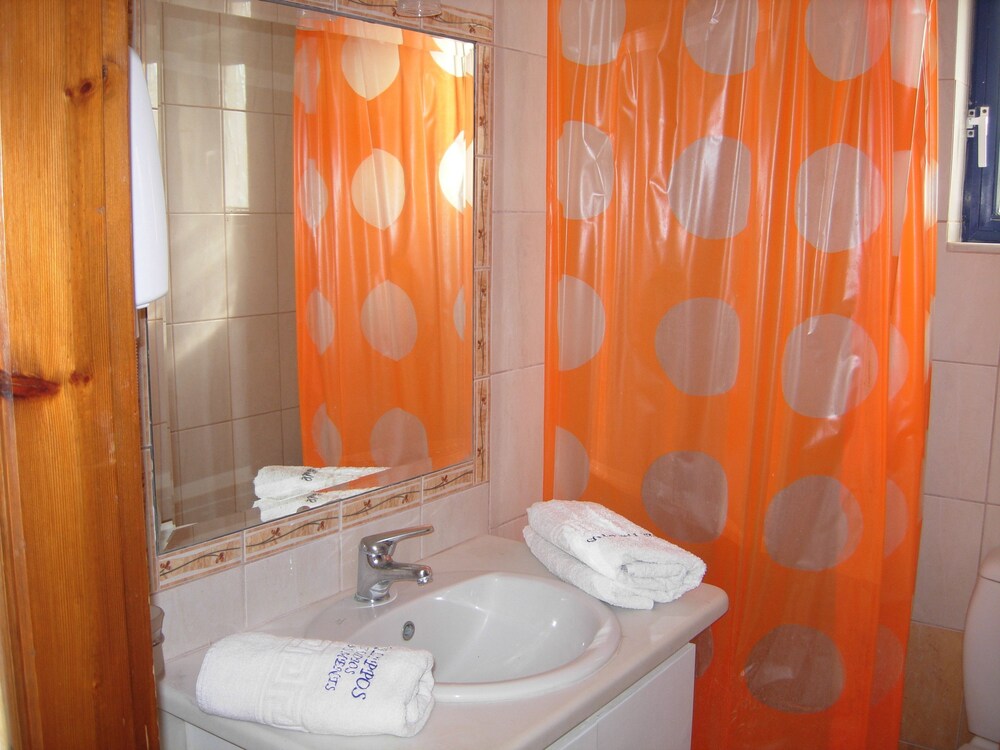 Economy Studio, Garden View - Bathroom Sink