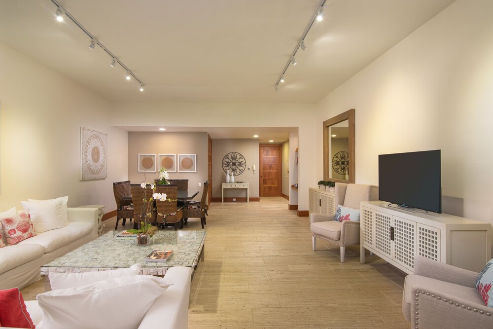 Luxury Apartment, 2 Bedrooms - Welcome Continental Breakfast Kit at arrival - Living Room