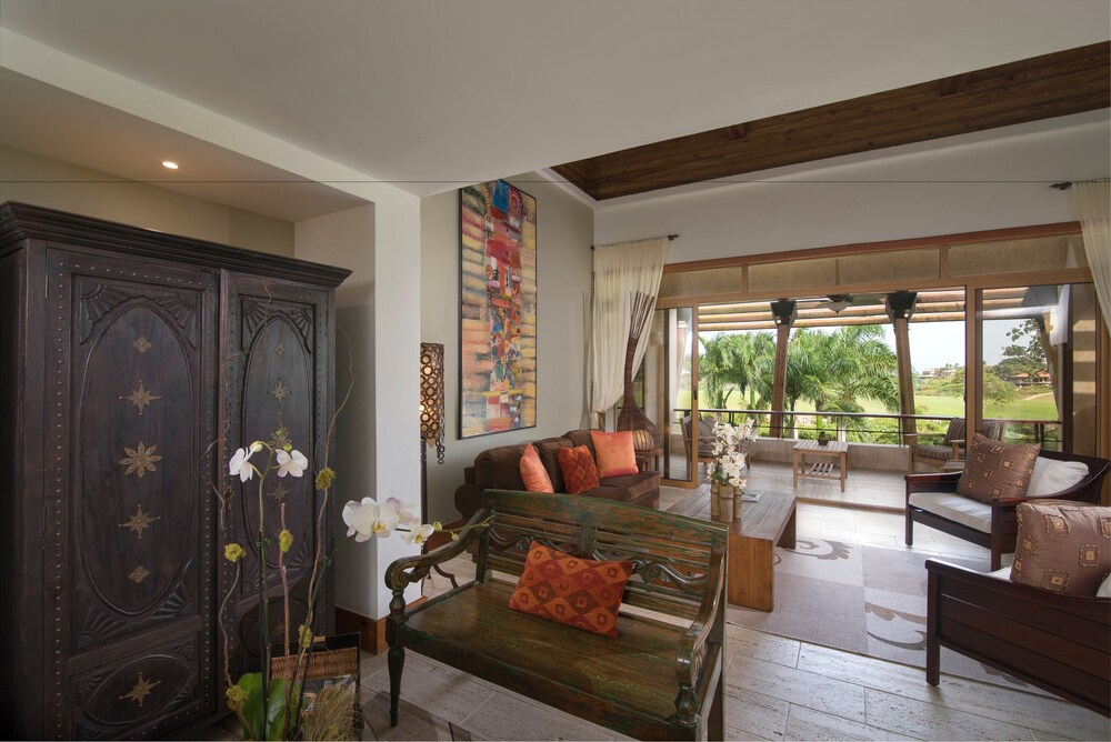 Luxury Apartment, 3 Bedrooms - Welcome Continental Breakfast Kit at arrival - Living Area