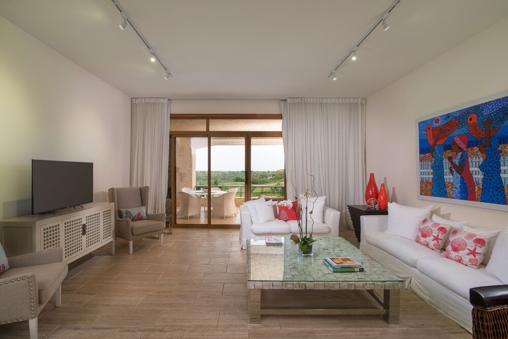 Luxury Apartment, 2 Bedrooms - Welcome Continental Breakfast Kit at arrival - Living Room