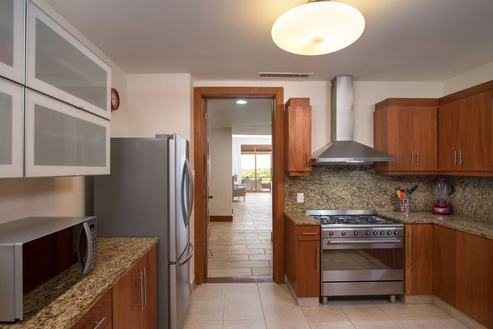 Luxury Apartment, 2 Bedrooms - Welcome Continental Breakfast Kit at arrival - In-Room Kitchen