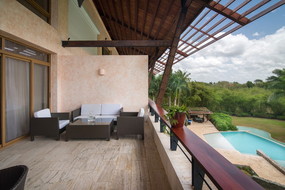 Luxury Apartment, 1 Bedroom - Welcome Continental Breakfast Kit at arrival - Balcony