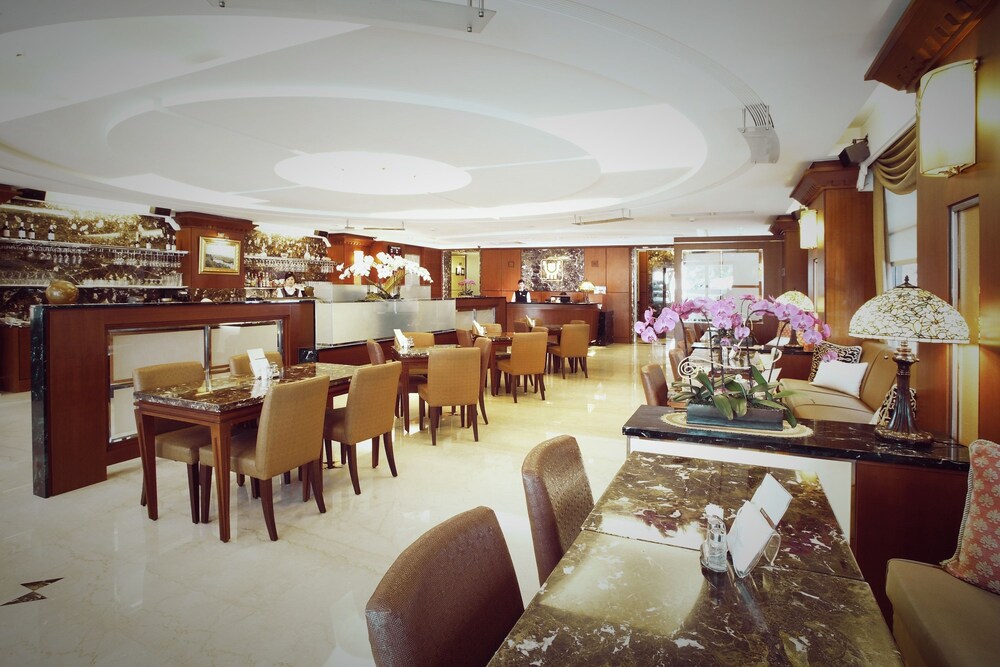 Hotel Lounge
