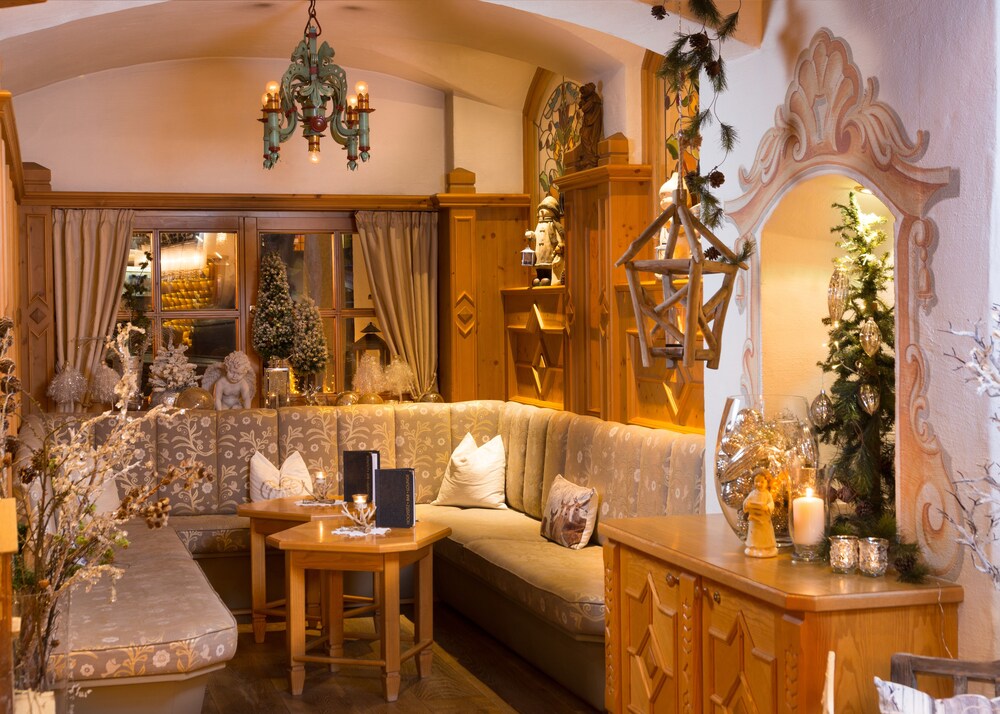 Hotel Lounge