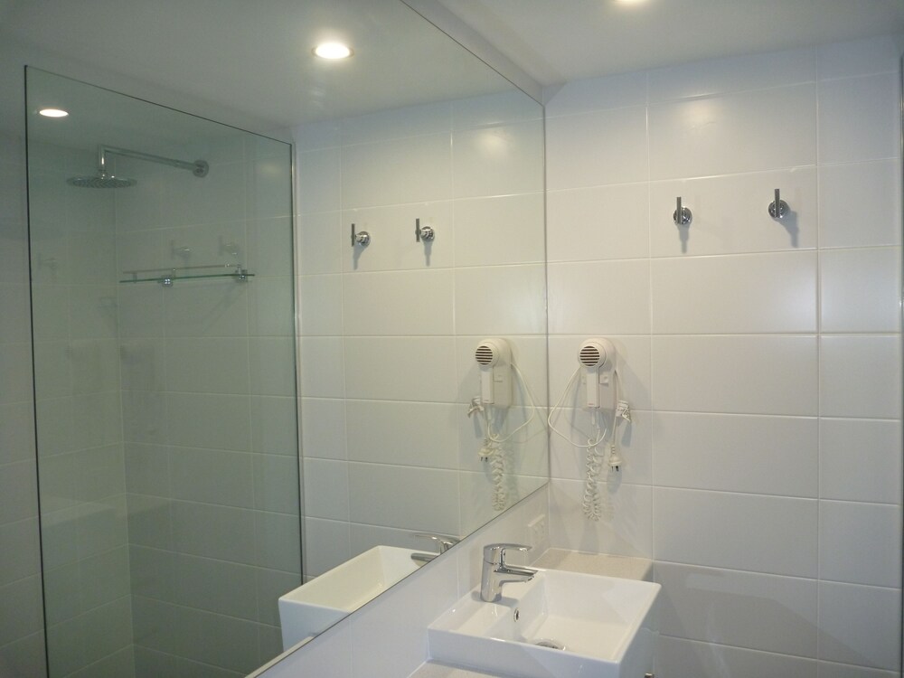 1 Bedroom Apartment - Bathroom