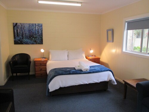Alpine Park Riverside Cottages