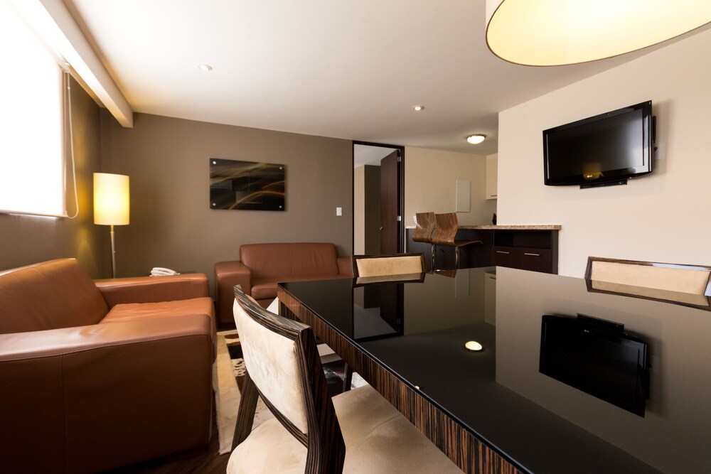 Deluxe Suite, 1 Bedroom - In-Room Dining