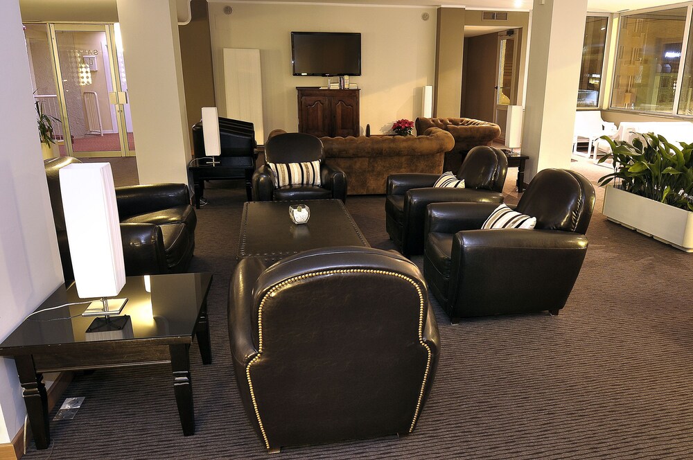 Hotel Lounge