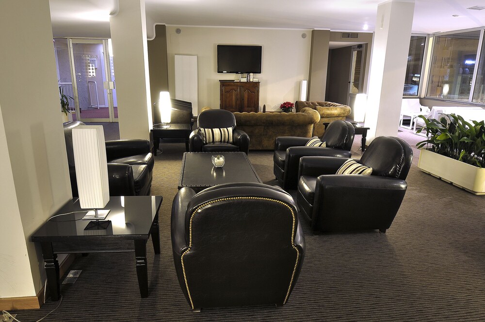 Hotel Lounge