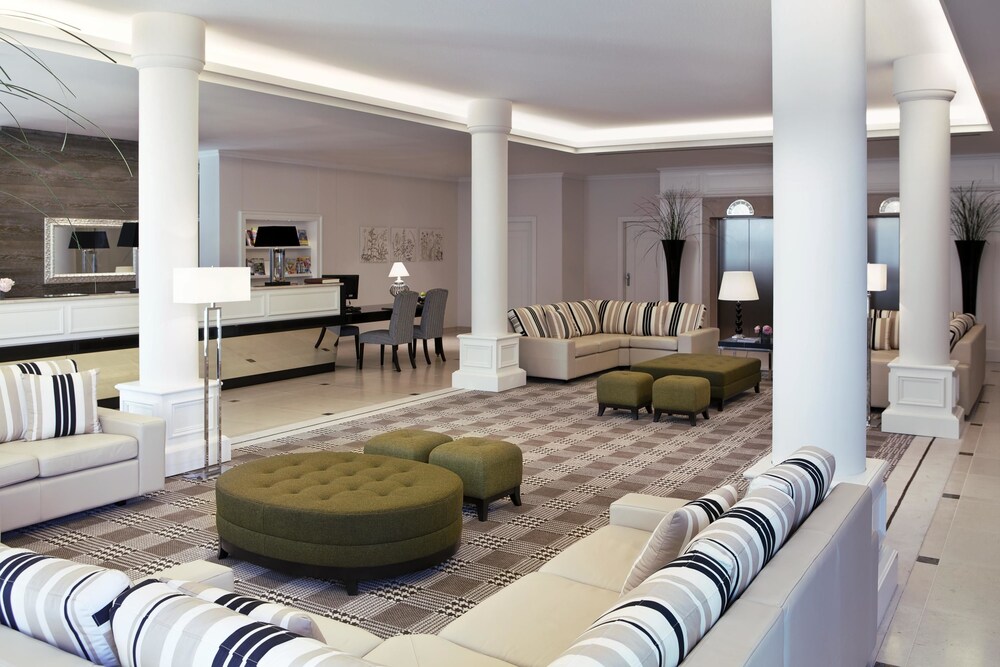 Lobby-Lounge