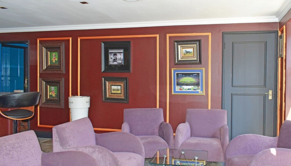 Hotel Bar