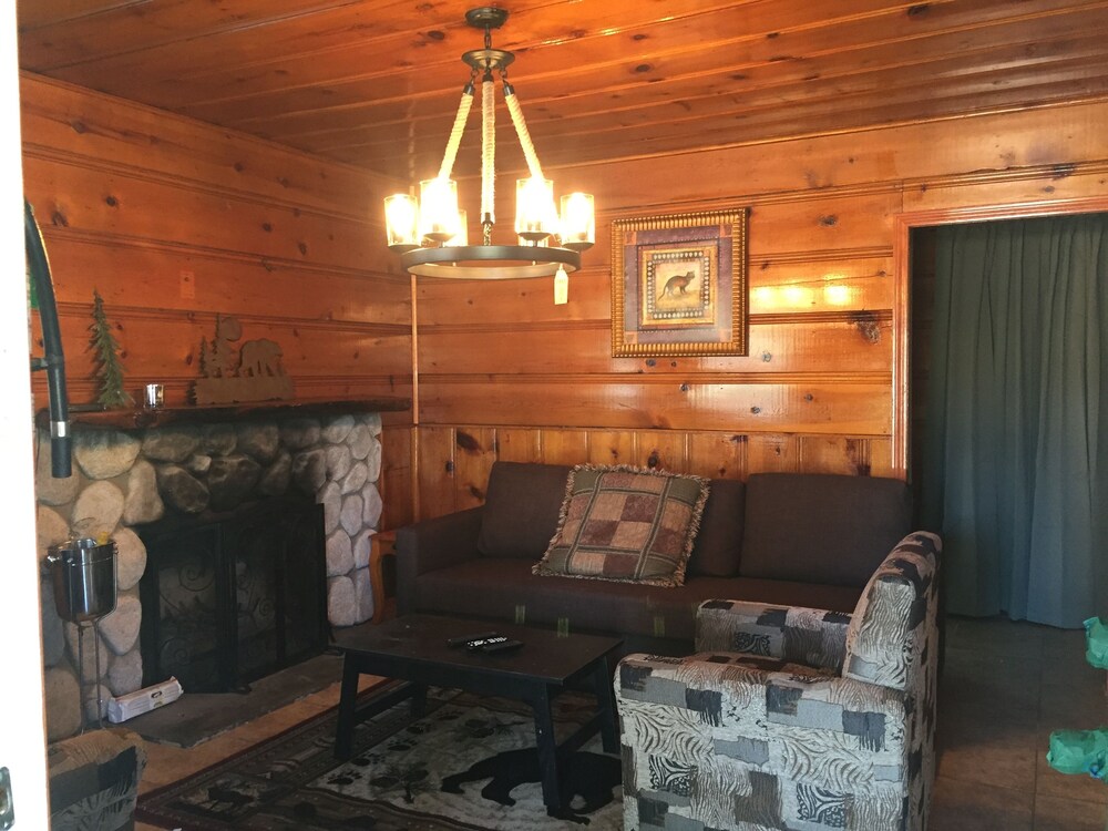 Cabin, 1 Bedroom - Living Room