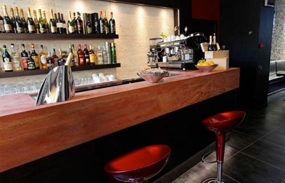Hotel Bar