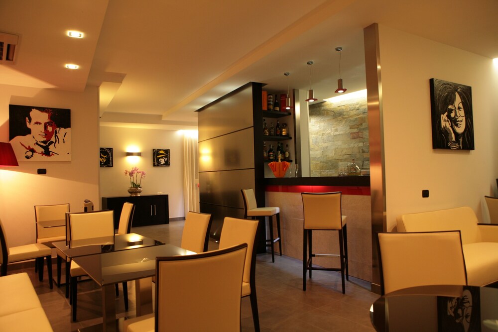 Hotel Lounge