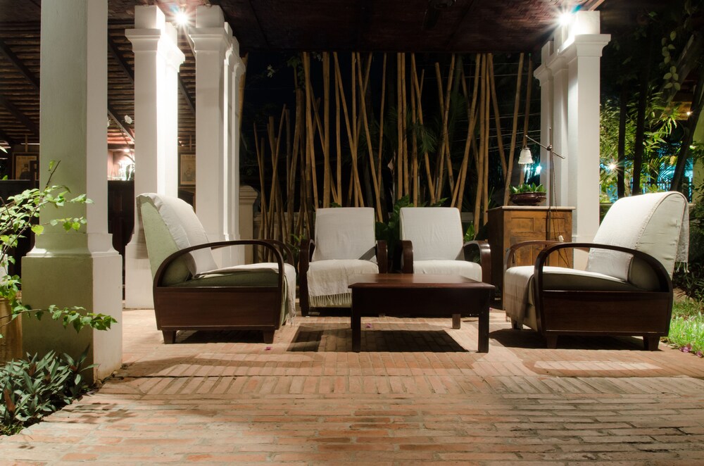 Hotel Lounge