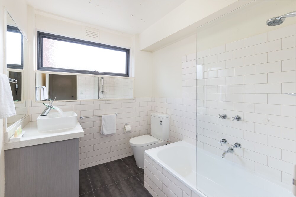 One Bedroom Apartment - Gipps Street Building - Bathroom