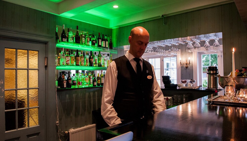 Hotel Bar