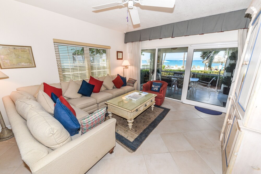 Standard Room, 3 Bedrooms - Living Room