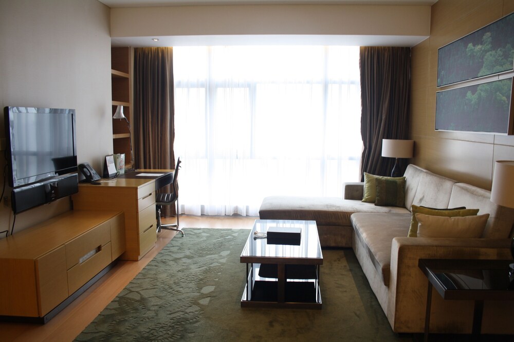 Deluxe Room, 1 Bedroom - Guestroom