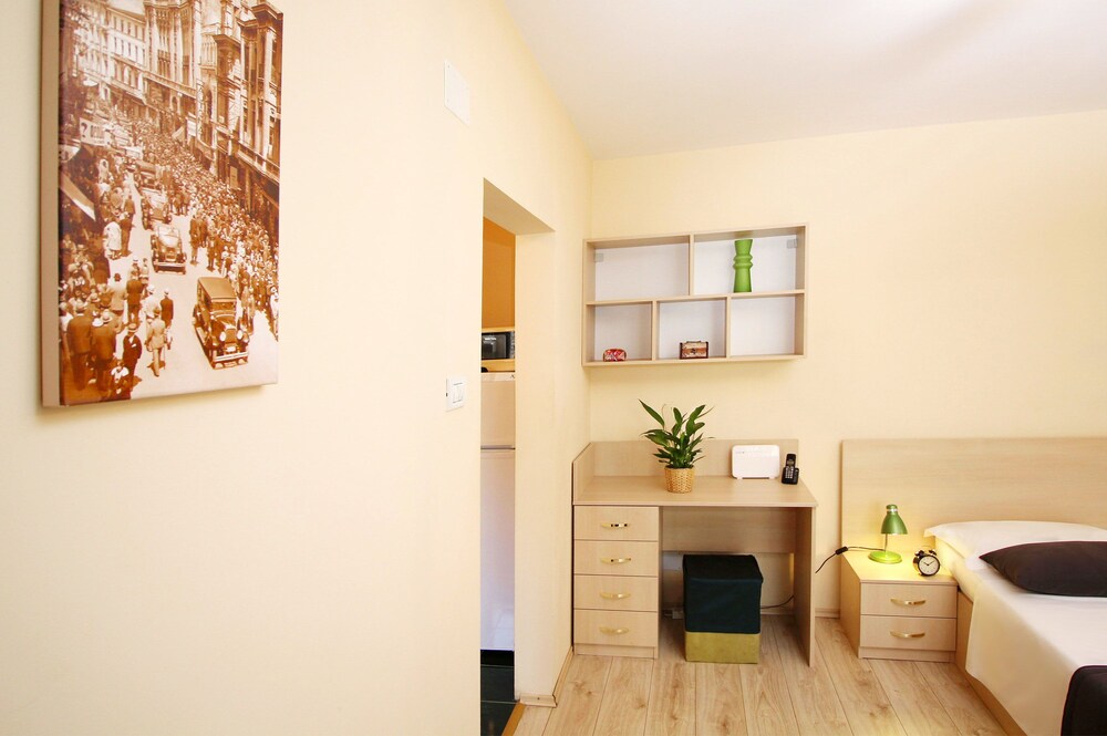 Superior Studio - In-Room Business Center