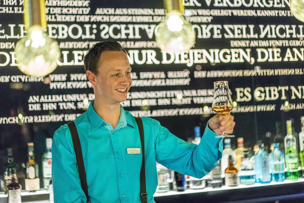 Hotel Bar
